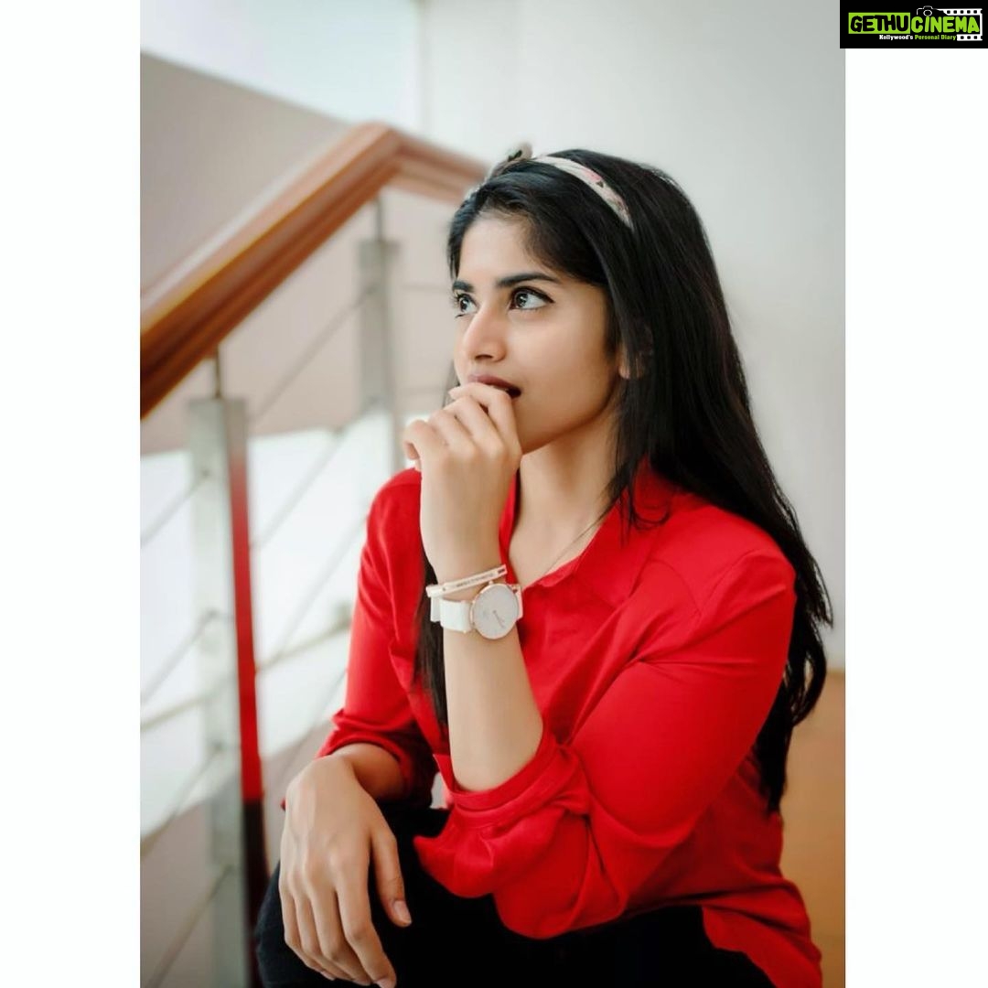 Megha Akash Instagram - Dreaming about the weekend be like 💁 Weekends for me are leisure and shopping! If we are alike, go check @danielwellington watches and get a 15% off with my code DWXMEGHAA on danielwellington.com or at DW stores #danielwellington #dwindia