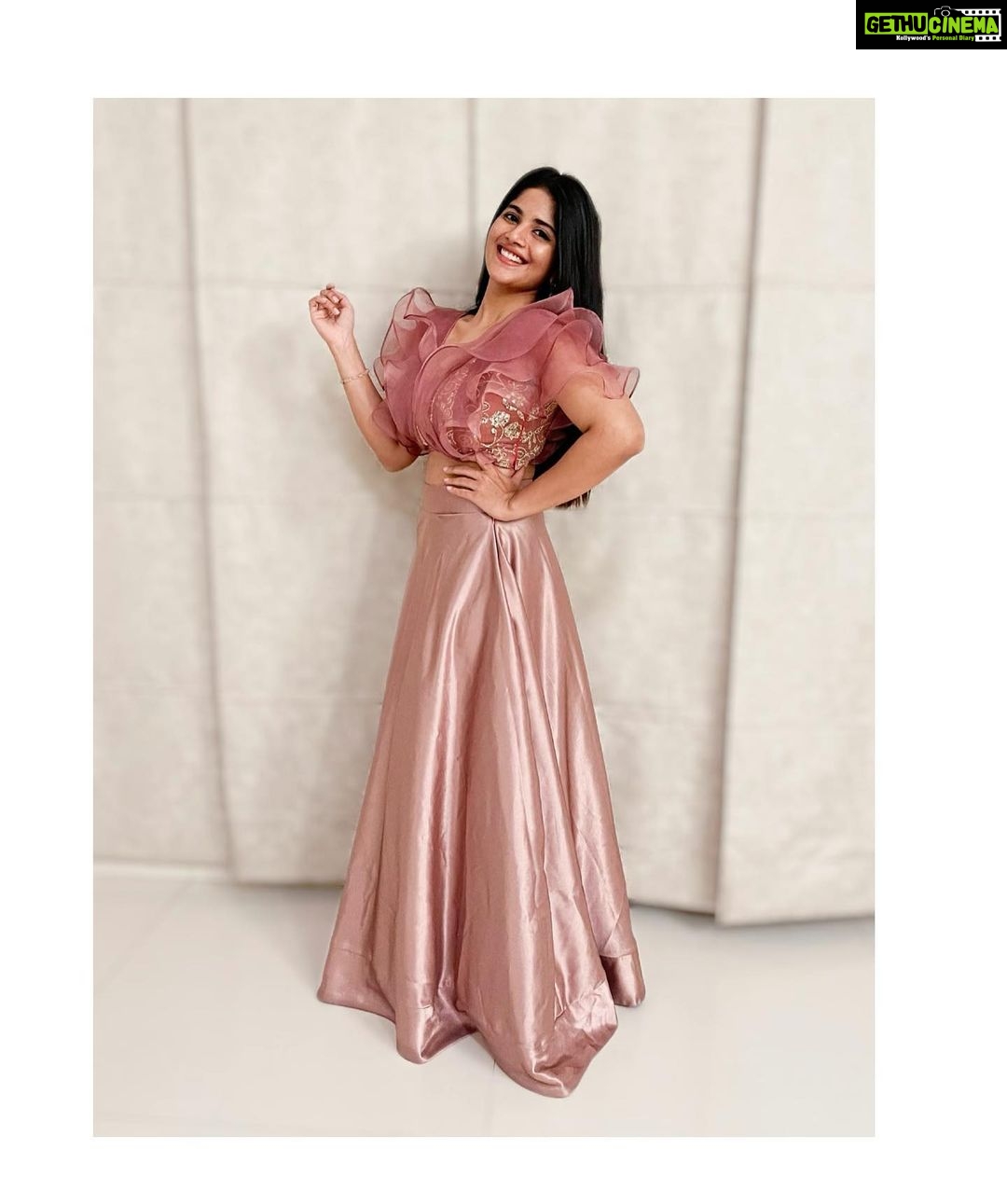 Megha Akash Instagram - Stay radiant 💫 Wearing @rehanabasheerofficial 💖