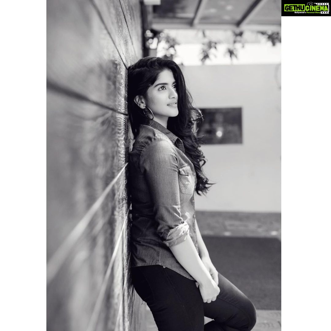 Megha Akash Instagram - The little things 💖 📸 @kiransaphotography Makeup and hair @chisellemakeupandhair