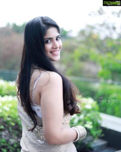 Megha Akash Instagram - New beginnings ✨
#Ravanasura 
•
Styled by @officialanahita 
Outfit: @paaprikastore  @reach.swetha x @manalirawat
Earrings: @rubansaccessories 
Rings: @aristajewels.in
Clutch: @accessoriesbyanandita 
Pic: @thescienceofphoto