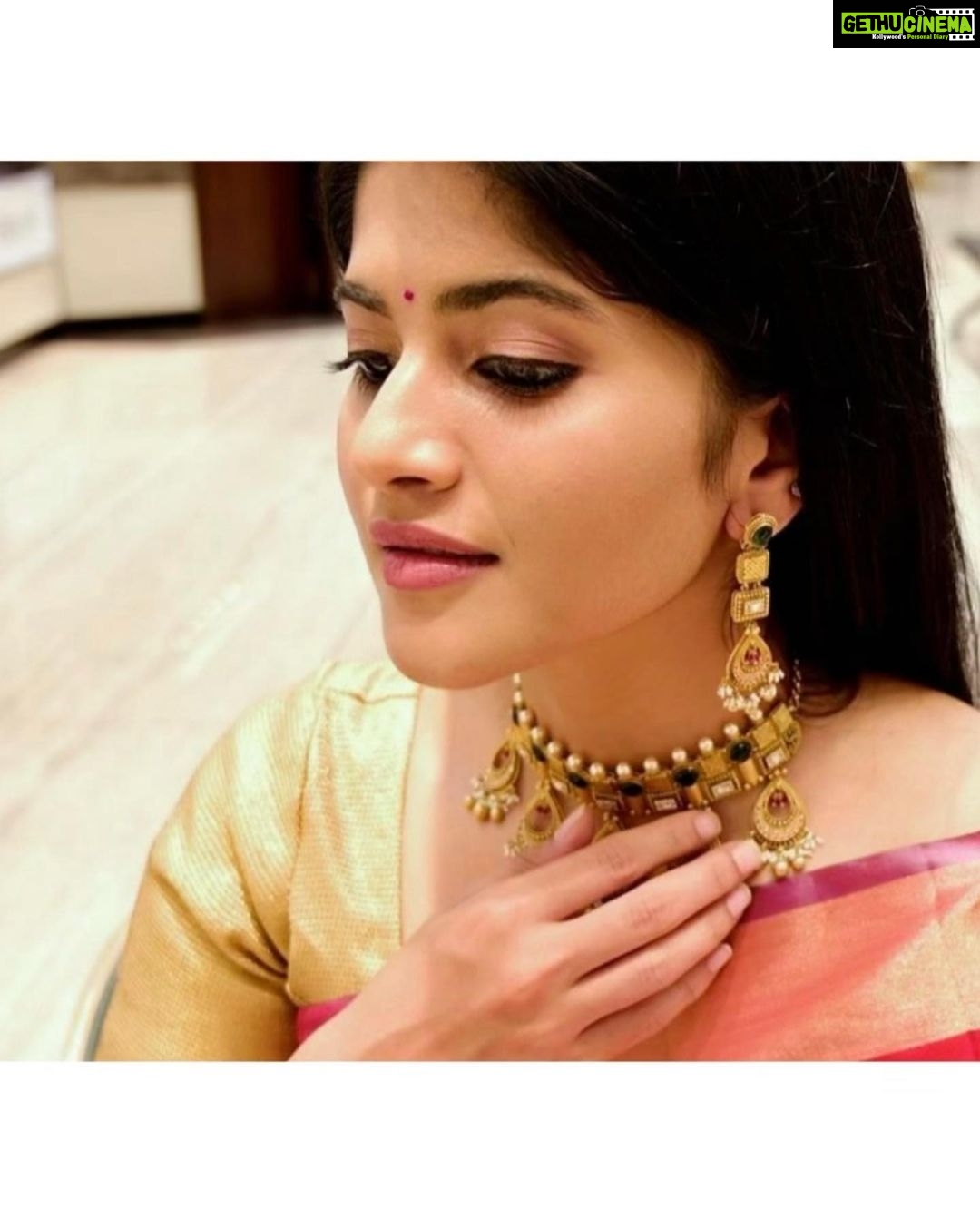 Megha Akash Instagram - #DiwaliWithJoyalukkas It has been an amazing experience shopping at @joyalukkas . The ambience, collections, designs, versatility, variety, service, everything just made me go WOW. It’s THE destination for jewellery shopping this Diwali. Don’t forget to check out the latest Diwali2021 Collection. That’s not all. #MegaDiwaliCashback is here to double your joy by rewarding you with 100 Crore Assured Gift Vouchers on purchase of Gold, Diamond and Silver. The offer ends on 5th November. Visit your nearest Joyalukkas now. #HappyDiwali with #Joyalukkas #JoyalukkasDiwali #Diwali #DiwaliShopping #MegaDiwaliCashback #JoyalukkasMegaDiwaliCashback #JoyalukkasCashback #Shopping@Joyalukkas #DiwaliCashback #Cashback #100CroreGifts #Diwali2021 #DiwaliCollection