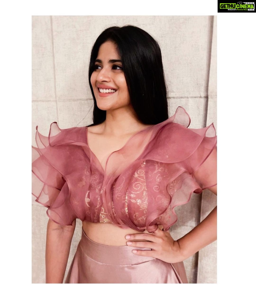 Megha Akash Instagram - Stay radiant 💫 Wearing @rehanabasheerofficial 💖