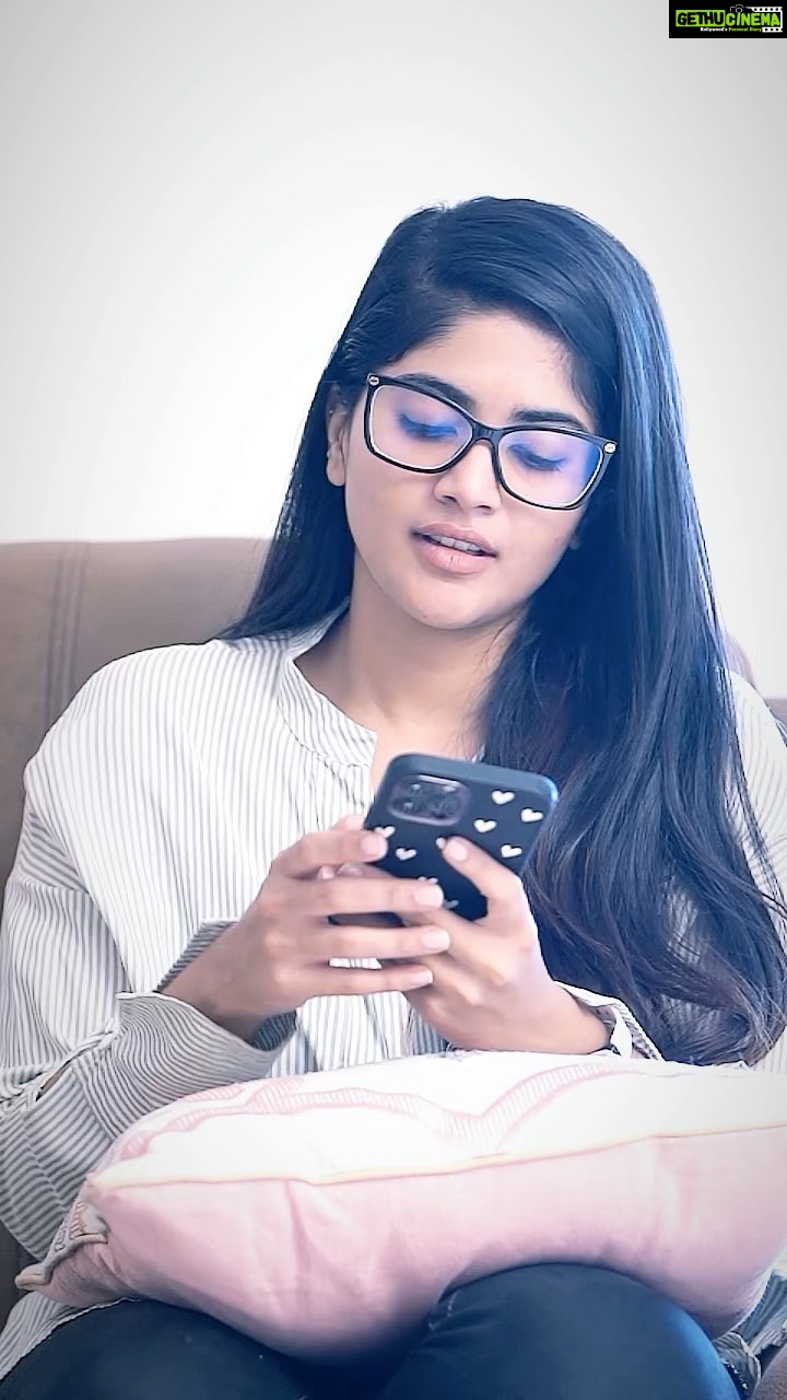 Megha Akash Instagram - Hi guys, I am opting for contactless payments & money transfers with @paytm ! What about you? Download Paytm now and link your bank account and pay directly to anyone at anytime from anywhere just with a finger tap!! #Paytm #PaytmMoneyTransfer #AD