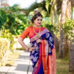 Meghana Raj Instagram – 🥻when its quite essential to wind up the shoot with a beautiful saree!  Photography : @rainbow_photography_official @huvesh 
Makeup : @glamup_by_gunashree 
Hair stylist : @raghu_nagaraj_n
Saree : @samyakkclothing jewellery : @velvetboxby styling :  @vasthragruhabyvidyaraju