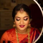 Meghana Raj Instagram - 🥻when its quite essential to wind up the shoot with a beautiful saree! Photography : @rainbow_photography_official @huvesh Makeup : @glamup_by_gunashree Hair stylist : @raghu_nagaraj_n Saree : @samyakkclothing jewellery : @velvetboxby styling : @vasthragruhabyvidyaraju