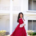 Meghana Raj Instagram - 🌹Photography : @rainbow_photography_official @huvesh Makeup : @glamup_by_gunashree Hair stylish : @raghu_nagaraj_n Designer : @vasthragruhabyvidyaraju Natures Luxuri
