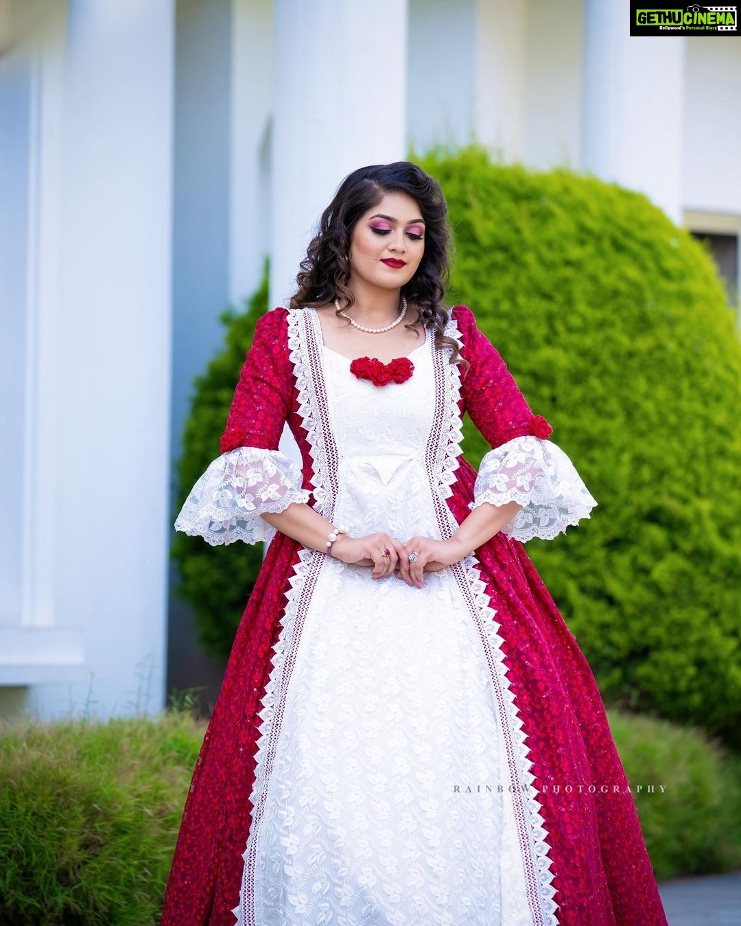 Meghana Raj Instagram - 🌹 Photography : @rainbow_photography_official @huvesh Makeup : @glamup_by_gunashree Hair stylish : @raghu_nagaraj_n Designer : @vasthragruhabyvidyaraju Natures Luxuri