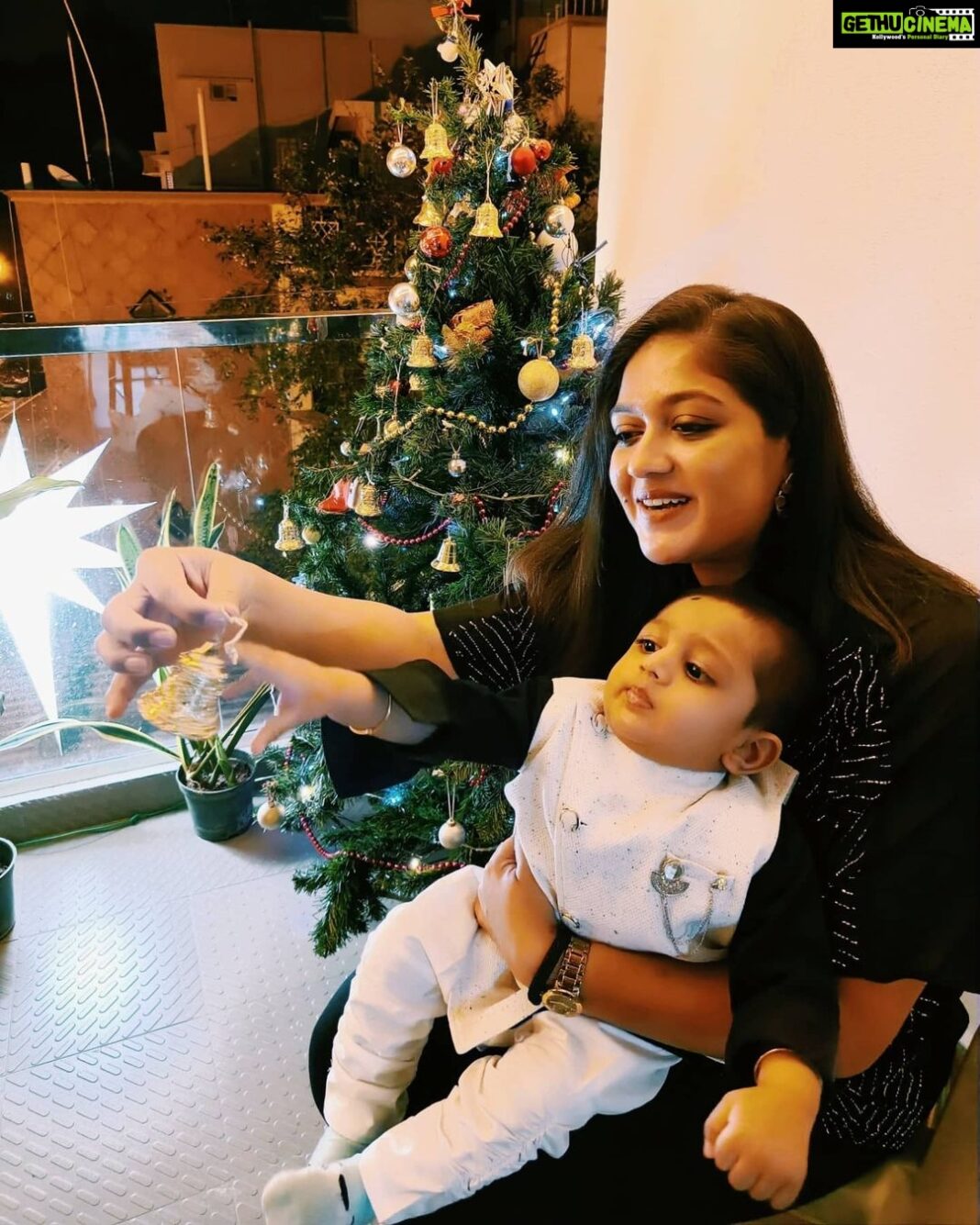 Meghana Raj Instagram - Merry Christmas all! Love and light always! ❤️ #chiranjeevisarja #raayanrajsarja #miraclemonth