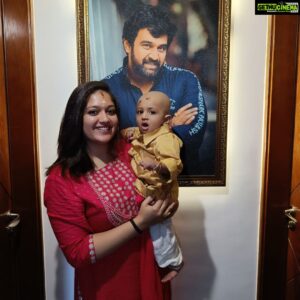 Meghana Raj Instagram - Amma told me it's 'No shave November' 😒 #raayanrajsarja 
Motte Boss in the house! #littlerowdy
.
.
.
Thank you @nikithapriyabharana @tantava for Raayan's outfit!