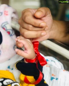 Meghana Raj Instagram - Time of miracles! 🎄 my lil gift trying 2 wrap his tiny hands around mine ❤️ Cant thank u enough Baby Ma... the best gift u have ever given me... we love u! Waiting for u! Photo Credit @lasya_umesh