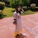 Mehreen Pizada Instagram - 🍭 🍭 🍭 Sending you all good vibes. Stay happy, safe and healthy 💛 Wearing @vaayaindia