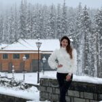 Mehreen Pizada Instagram - White Birthday 🥰🥳 . . . #blessed #snowfall #birthdaygirl The Khyber Himalayan Resort & Spa