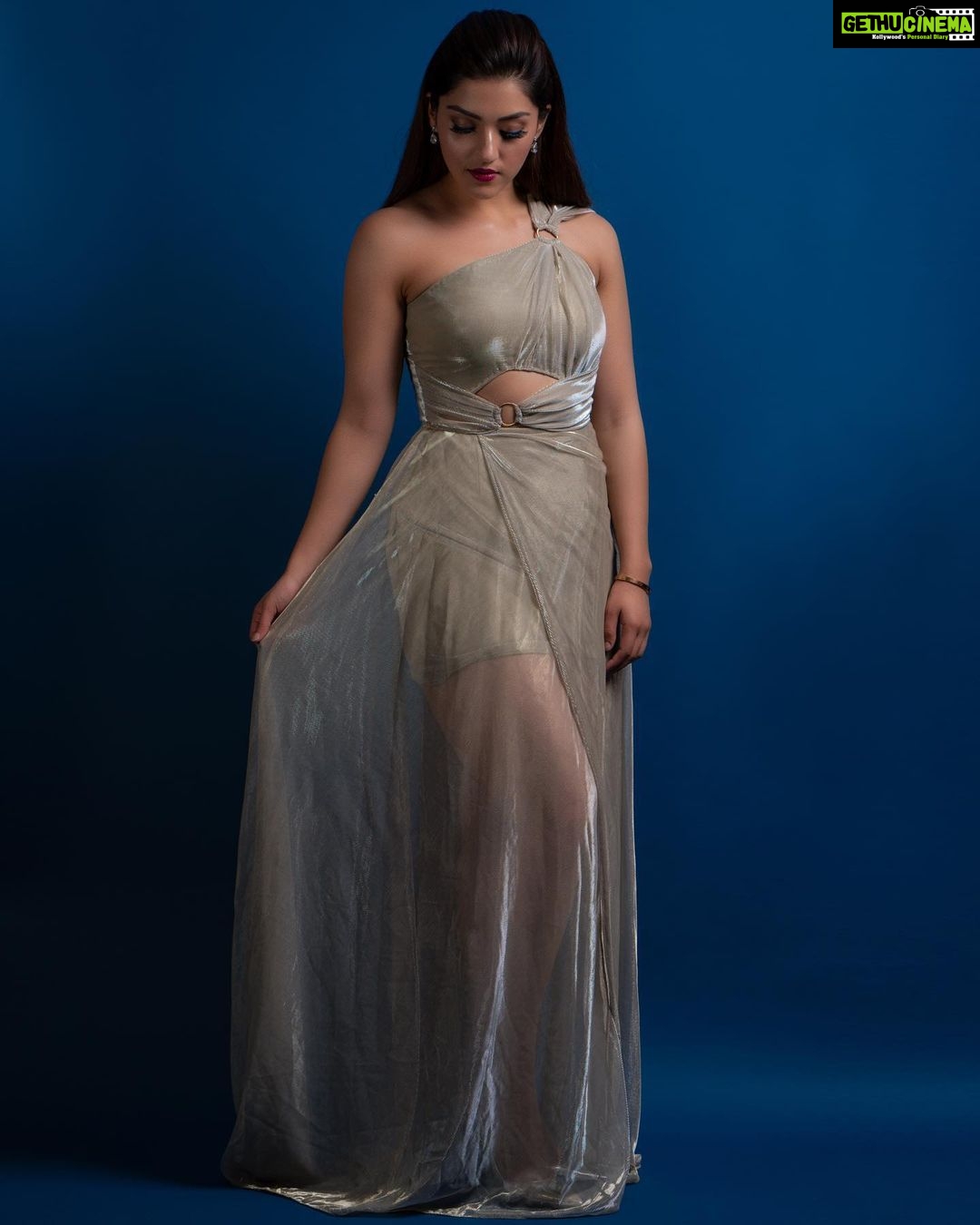 Mehreen Pizada Instagram - Outfit: @aayushimaniarofficial Shoes: @zaraindiaofficial Makeup: @makeup_by_lavanya Pic: @i_ak_photographer Styled by @officialanahita
