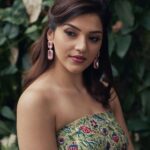 Mehreen Pizada Instagram - सोच में डूबी हुई ✨