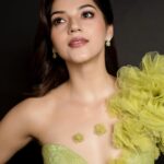Mehreen Pizada Instagram - #filmfaresouthawards2019 Outfit: @rudrakshdwivedi Earrings: @izaarajewellery MUA @chisellemakeupandhair Pic: @kiransaphotography Styled by @officialanahita