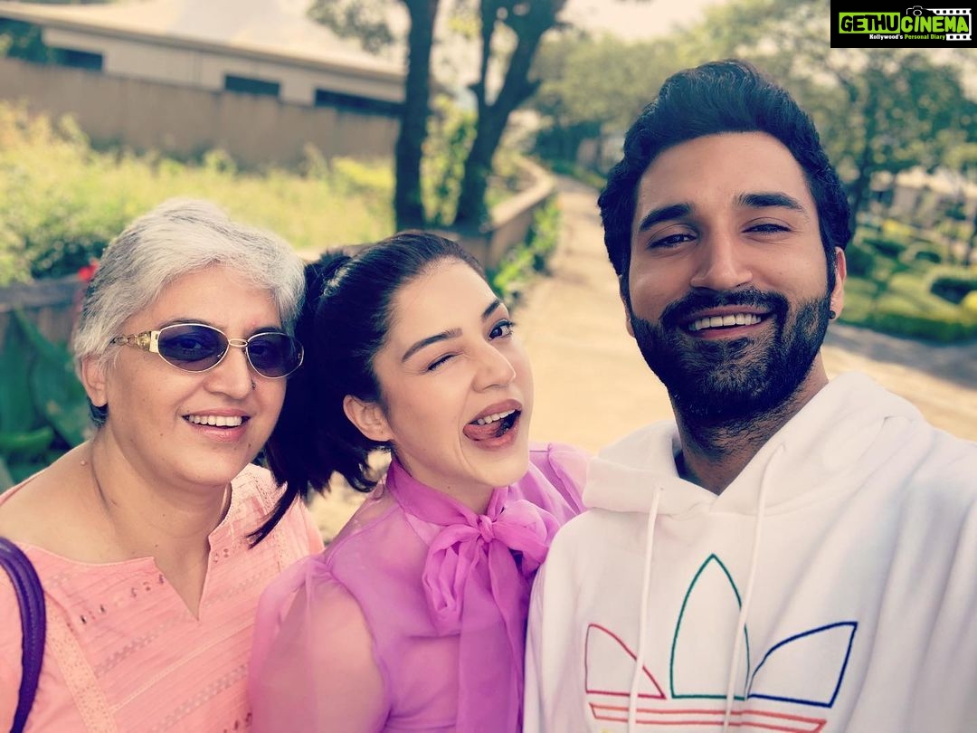Mehreen Pizada Instagram - Gugs Birthday Getaway 🤩 @gurfatehpirzada #Scorpio #familytime