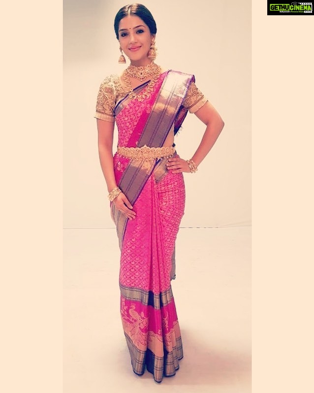Mehreen Pizada Instagram - Ugadi means.. New Life New Hope New Aspirations New Beginning Let's make each day Ugadi! 😇🙏