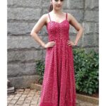 Mehreen Pizada Instagram - Wearing @apekshathelabel for #SixthSense Show #Kavacham Promotions 😎 Thank you my last minute Star @shravyavarma 💕