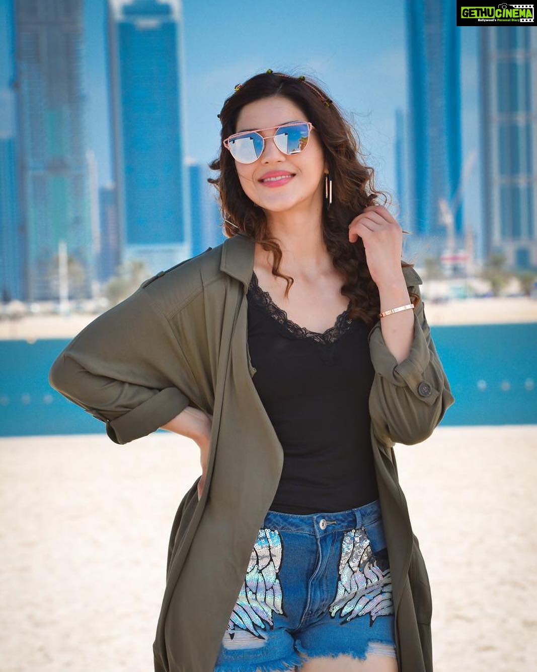 Mehreen Pizada Instagram - Weekend be like #Cheese 😁 👗 @veerakapuree , 📸 @kishorekotumphotography