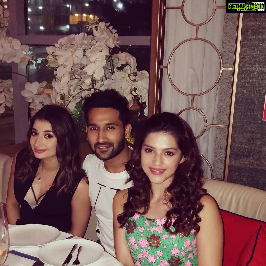 Mehreen Pizada Instagram - A friendship worth Billions 💕🌠@billionairemansiondubai Billionaire Dubai