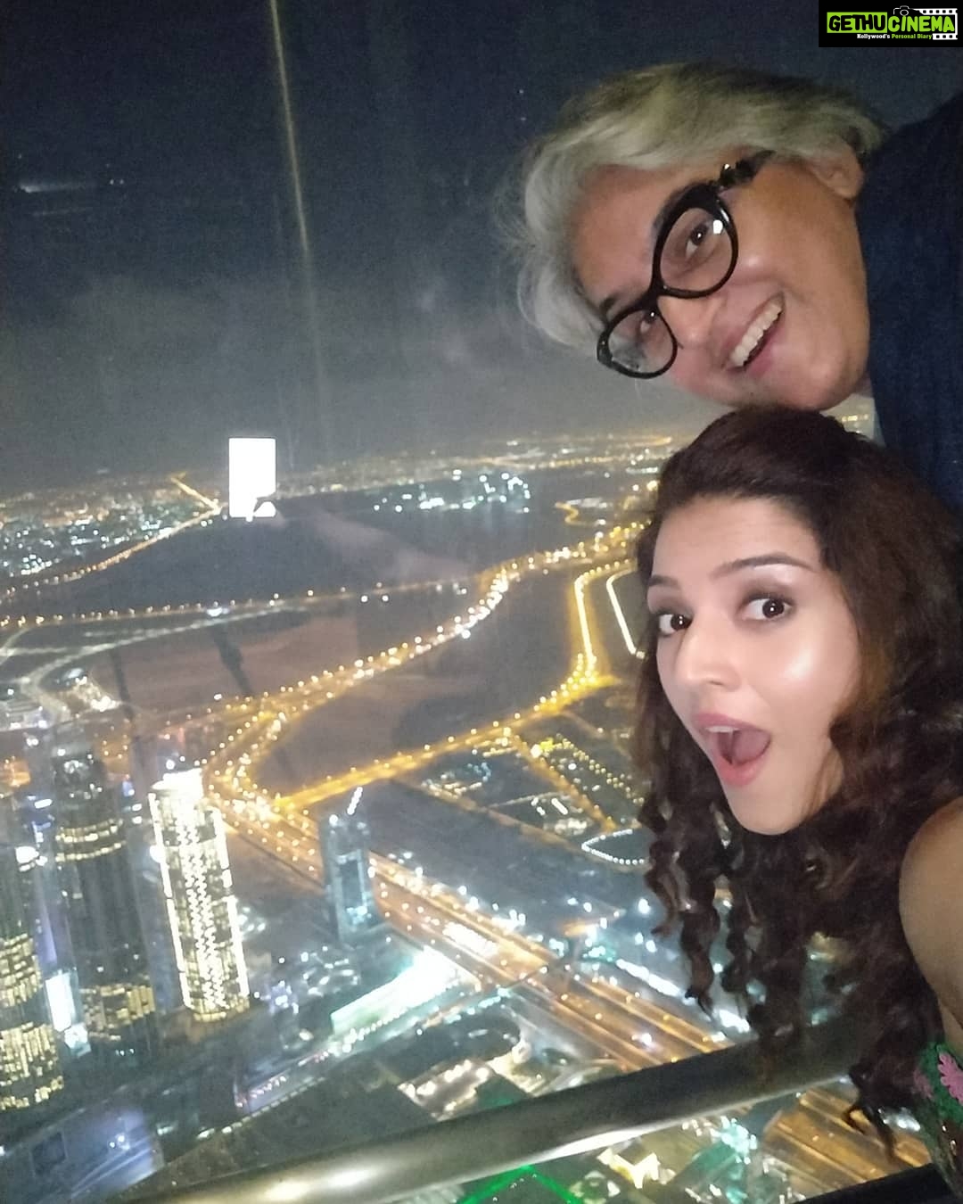 Mehreen Pizada Instagram - TOP 🤩 #topoftheworld #burjkhalifa Burj Khalifa