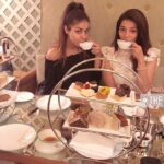 Mehreen Pizada Instagram - Girls like their High Tea 😍 ☕️ #lovethisgirl #newyorkdiaries The Plaza Hotel