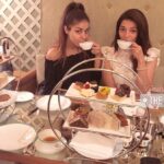 Mehreen Pizada Instagram – Girls like their High Tea 😍 ☕️ #lovethisgirl #newyorkdiaries The Plaza Hotel