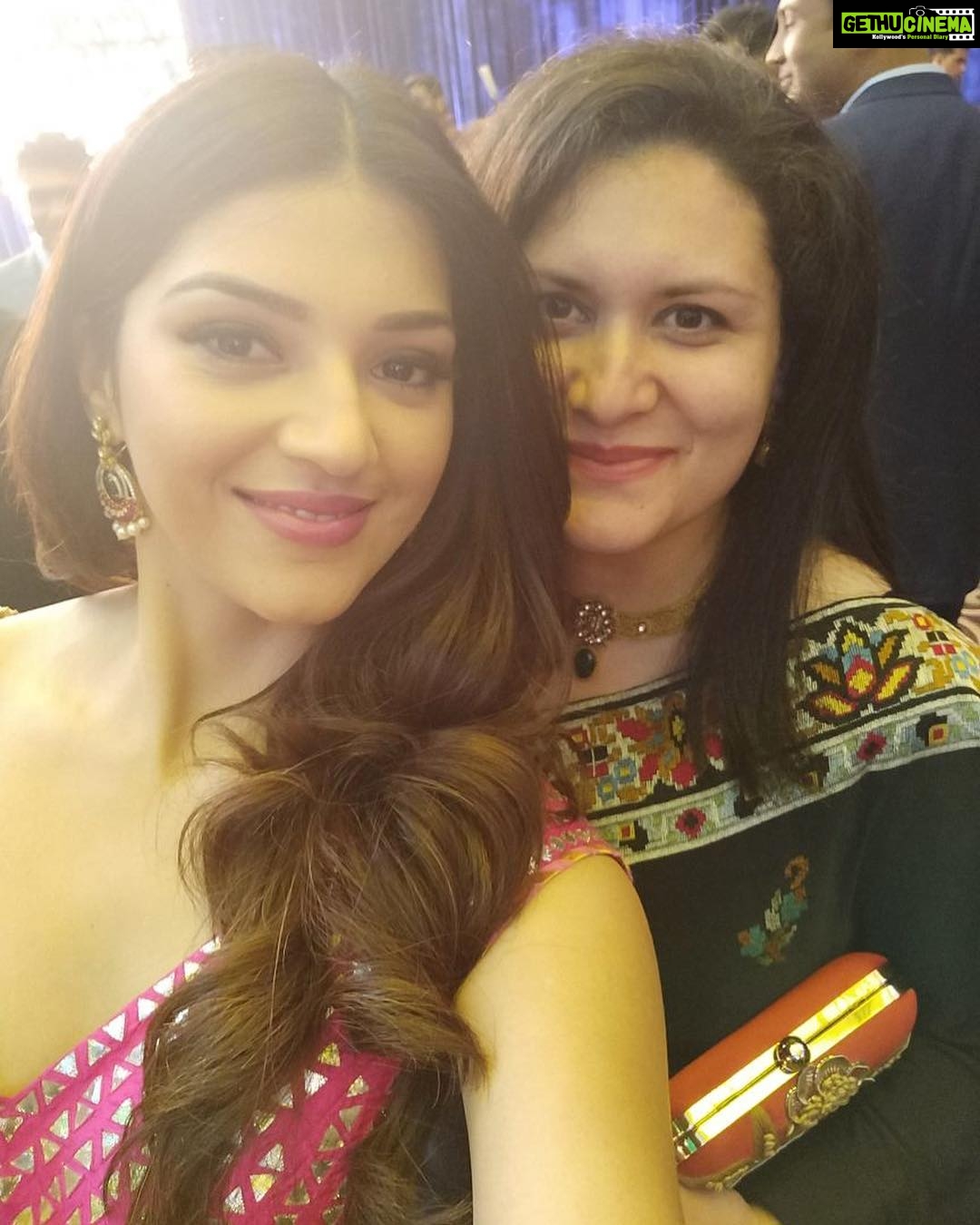 Mehreen Pizada Instagram - So so happy to be working with this amazing woman again 😍❤️ @veerakapuree #newbeginnings #manymoretocome