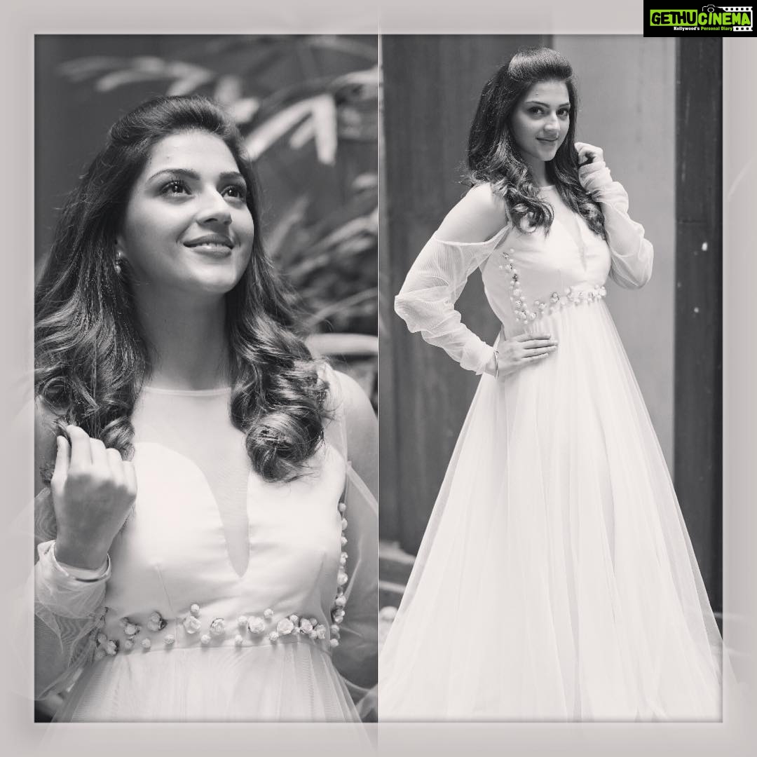 Mehreen Pizada Instagram - Wearing @divya_varun_official , Styling @lavanyabathina , 📸 @seethauday