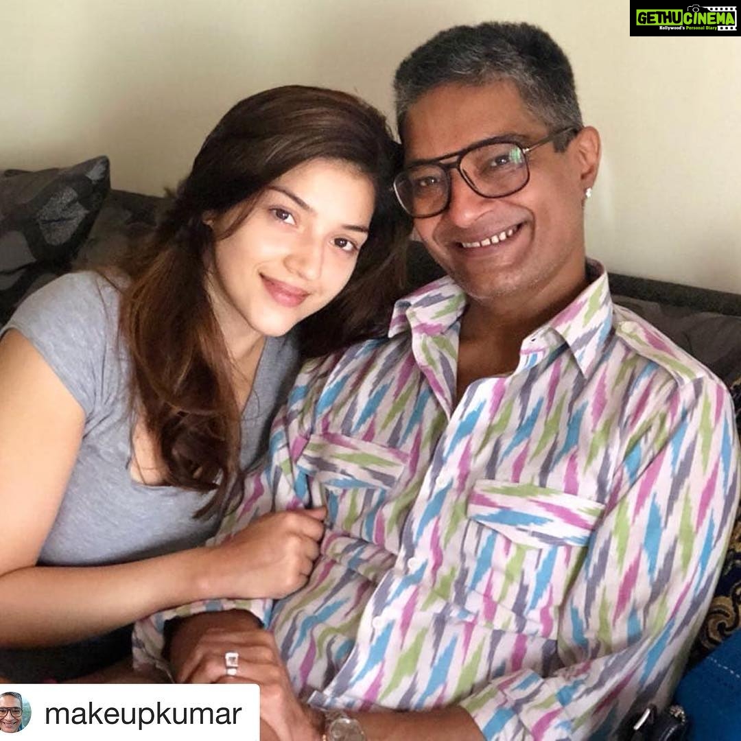 Mehreen Pizada Instagram - Blessed to have such angels in life who you started with and they walk along ❤️#Repost @makeupkumar with @get_repost ・・・ Sunday chilling with my beautiful friend @mehreenpirzadaa #instagood #instapics #instalike #actor #actorslife #makeupstorys #makeupstorysbykumar #glowingskin #beautiful #punjabikudi #happiness