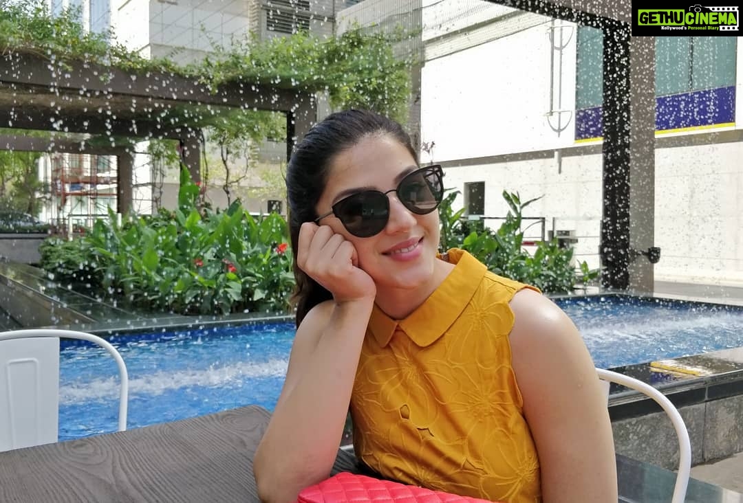 Mehreen Pizada Instagram - Enjoying a day out in beautiful BKC 😍 Photo Credits @luvsinha Pa Pa Ya, BKC