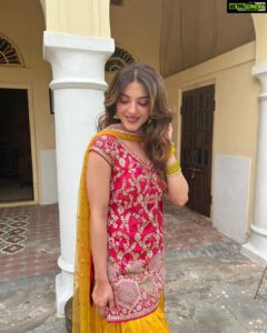 Mehrene Kaur Pirzada Instagram - Lohri te Maaghi- Bhogi diyaan lakh lakh vadhaiyaan 🔥 

💄 @harryrajput64 
Styling @gumanistylists