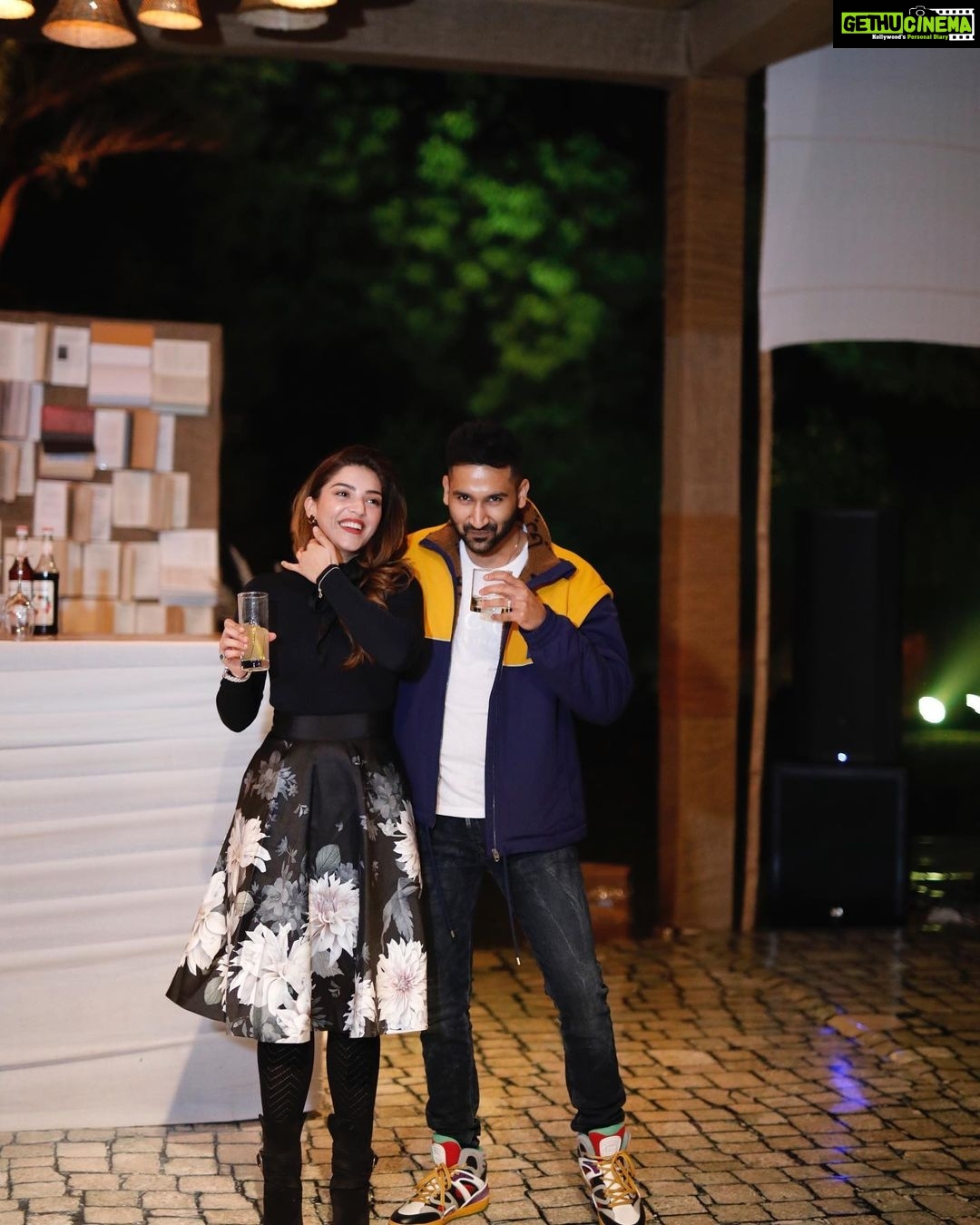 Mehrene Kaur Pirzada Instagram - Friends like Family ❣️ Auchi’s 30th 😍
