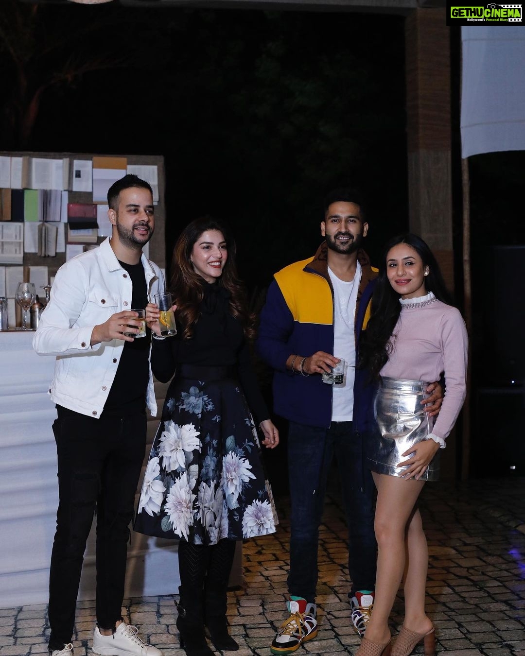 Mehrene Kaur Pirzada Instagram - Friends like Family ❣️ Auchi’s 30th 😍