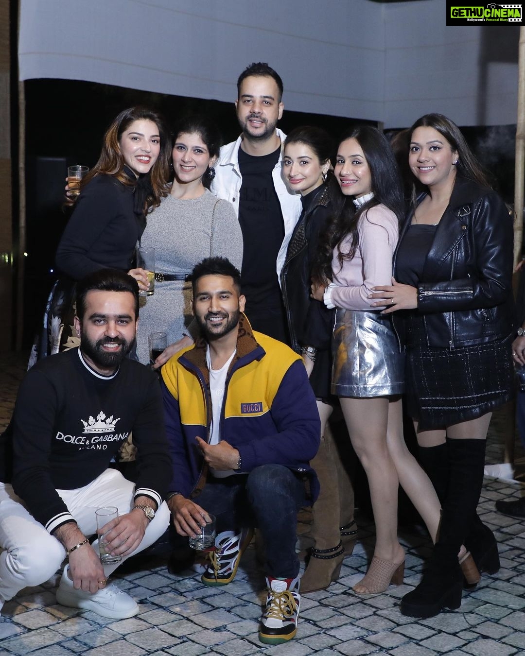 Mehrene Kaur Pirzada Instagram - Friends like Family ❣️ Auchi’s 30th 😍