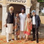 Mehrene Kaur Pirzada Instagram – Sukhmani Sahib Paath and Langar on Pir Gurkirpal Singh’s (my Grandfather) barsi 🙏 #Pirkot #village #Pirzada ਪੀਰਕੋਟ-Bathinda