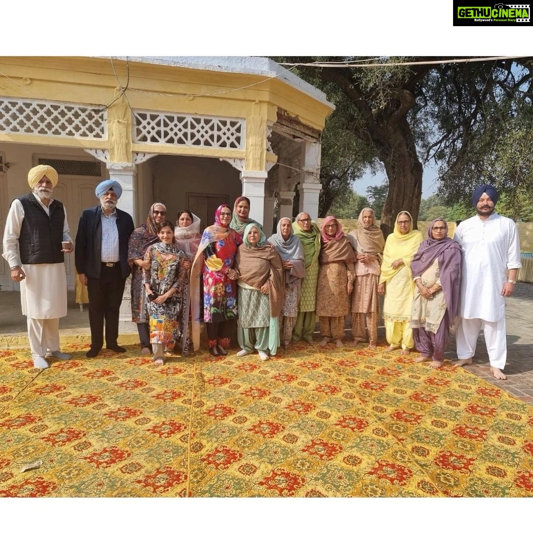 Mehrene Kaur Pirzada Instagram - Sukhmani Sahib Paath and Langar on Pir Gurkirpal Singh’s (my Grandfather) barsi 🙏 #Pirkot #village #Pirzada ਪੀਰਕੋਟ-Bathinda