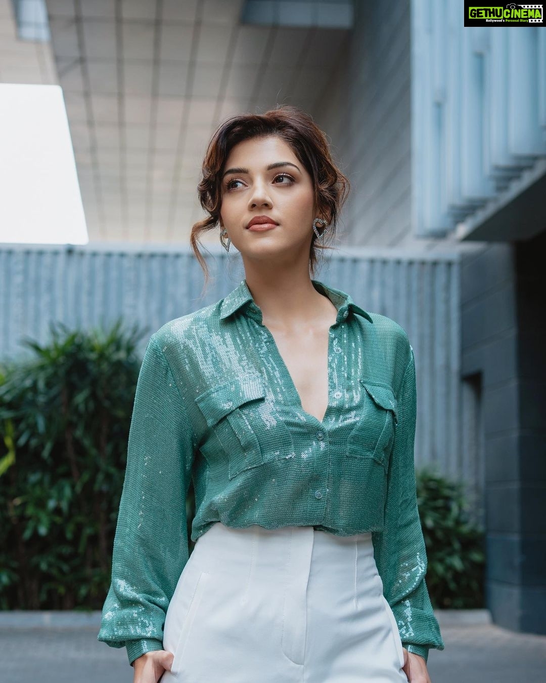 Mehrene Kaur Pirzada Instagram - Walk like the ground beneath you is glowing 👸