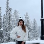 Mehrene Kaur Pirzada Instagram - White Birthday 🥰🥳 . . . #blessed #snowfall #birthdaygirl The Khyber Himalayan Resort & Spa