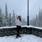 Mehrene Kaur Pirzada Instagram - White Birthday 🥰🥳 . . . #blessed #snowfall #birthdaygirl The Khyber Himalayan Resort & Spa