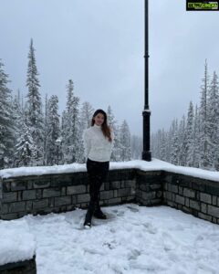 Mehrene Kaur Pirzada Instagram - White Birthday 🥰🥳 
.
.
.
#blessed #snowfall #birthdaygirl