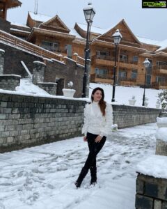 Mehrene Kaur Pirzada Instagram - White Birthday 🥰🥳 
.
.
.
#blessed #snowfall #birthdaygirl