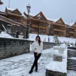 Mehrene Kaur Pirzada Instagram – White Birthday 🥰🥳 
.
.
.
#blessed #snowfall #birthdaygirl The Khyber Himalayan Resort & Spa