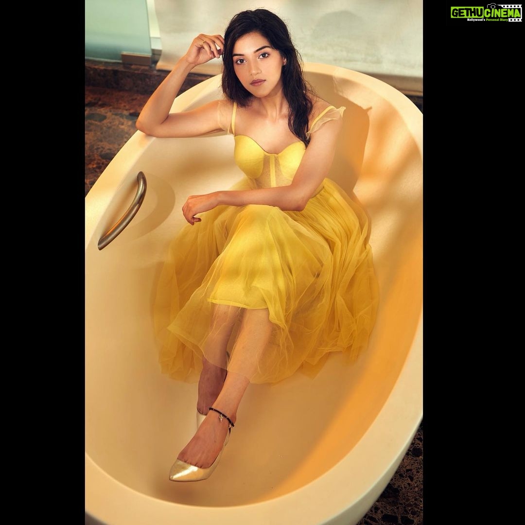 Mehrene Kaur Pirzada Instagram - โYou are more beautiful than you know. and that in itself, is beautiful.โ ~JmStorm ๐ : @geethikakanumilli MUA & Hair : @styliciousbysam @Gulzarrwalaani ๐ธ : @adrin_sequeira Styling @officialanahita