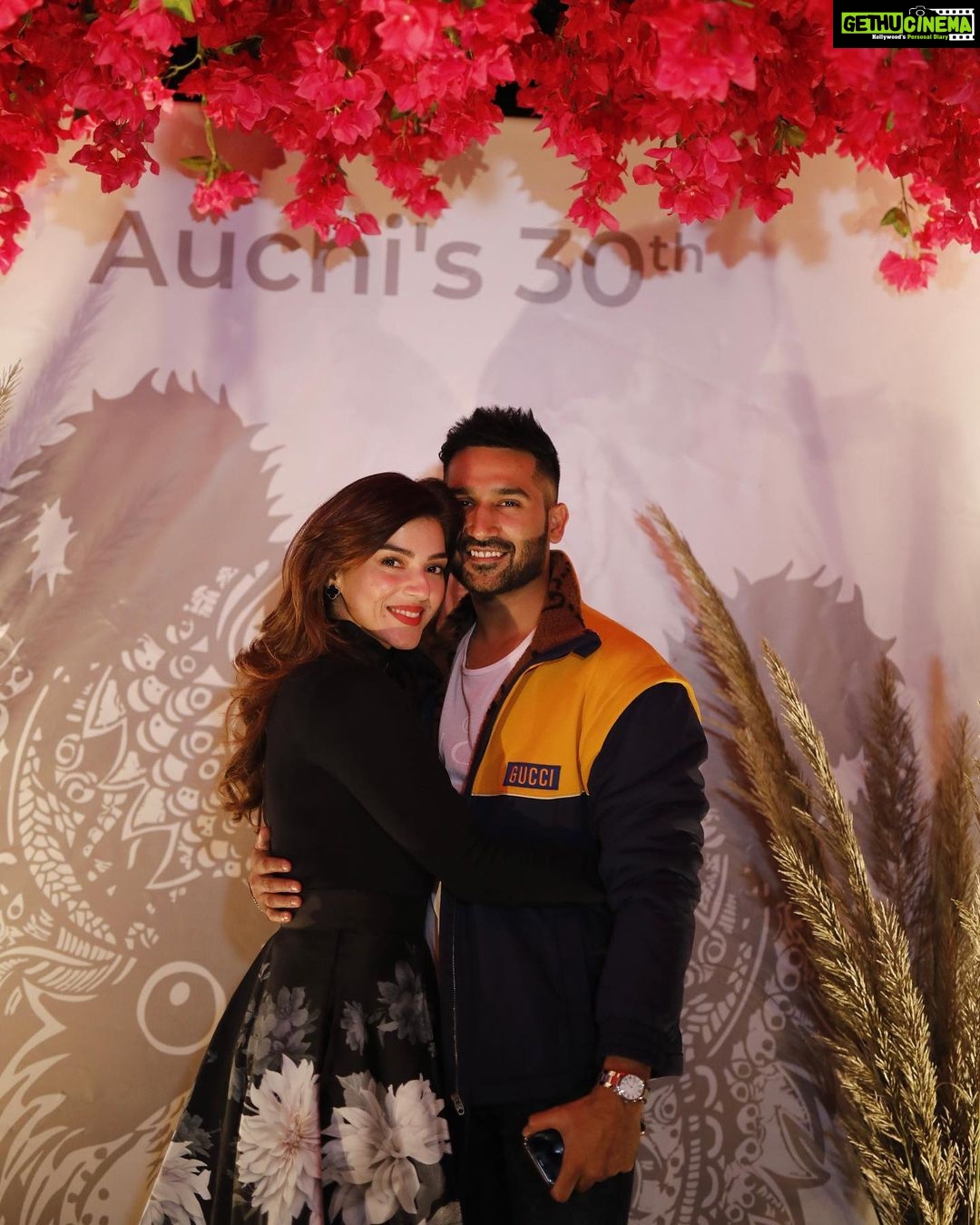 Mehrene Kaur Pirzada Instagram - Friends like Family ❣️ Auchi’s 30th 😍