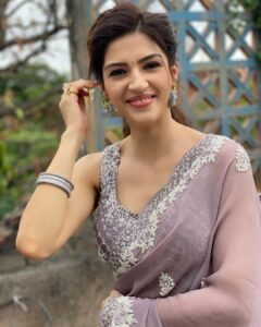 Mehrene Kaur Pirzada Instagram - When you can’t find the sunshine. Be the sunshine 🌞 ❤️