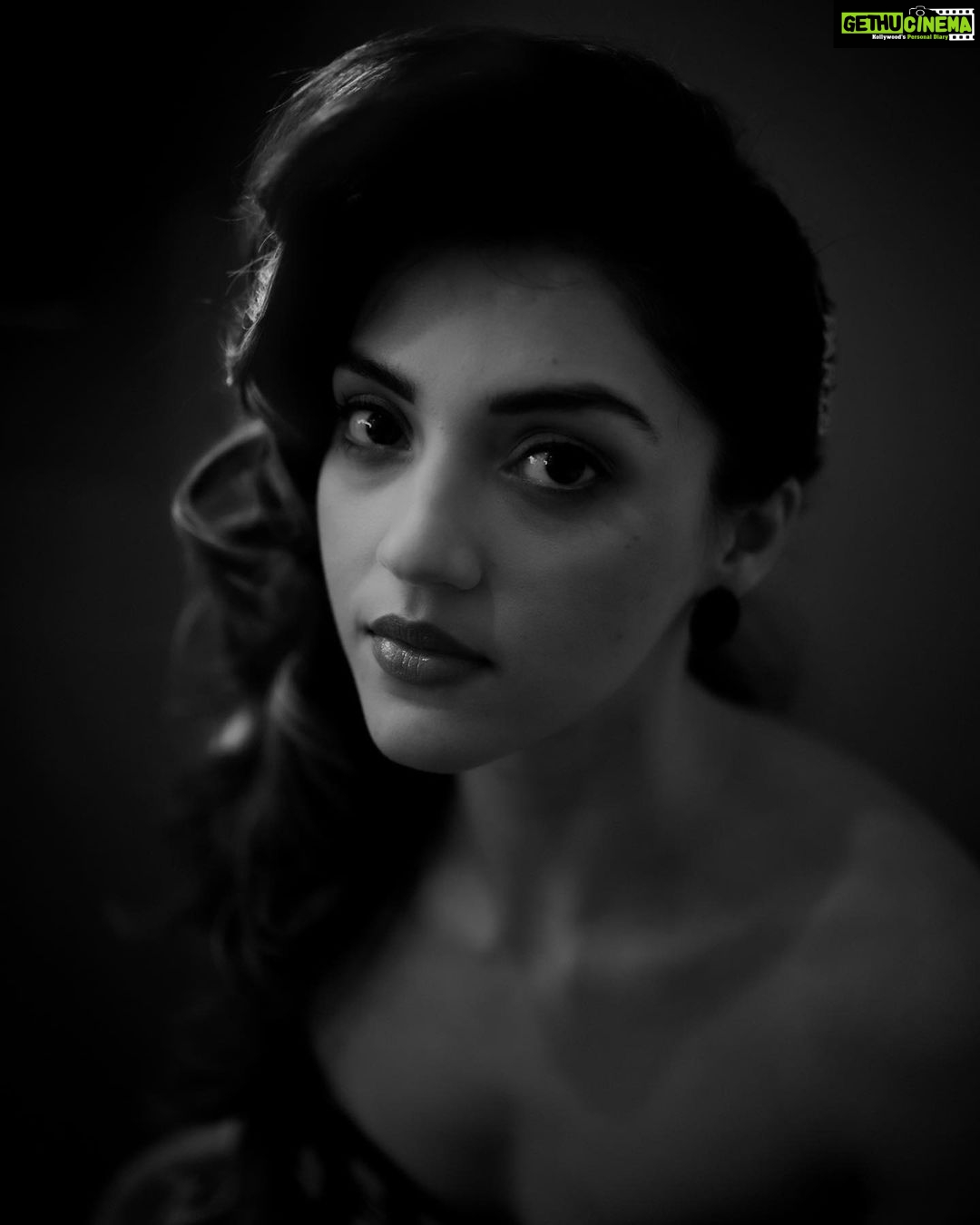 Mehrene Kaur Pirzada Instagram - Mademoiselle 👸
