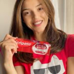 Mehrene Kaur Pirzada Instagram - My go-to look has always been a natural, dewy makeup topped off with a dazzling white smile. To achieve a dazzling smile, I have Colgate Visible White which gives me one shade whiter teeth in just one week.❤️ You should try out this beauty essential. You can stand a chance to win a smile hamper by telling me your go-to look and how Colgate Visible White will help complete it! Waiting to read your comments!✨ http://bit.ly/VWTnC #DazzleWhiteDazzleRight with #ColgateVisibleWhite @colgatein