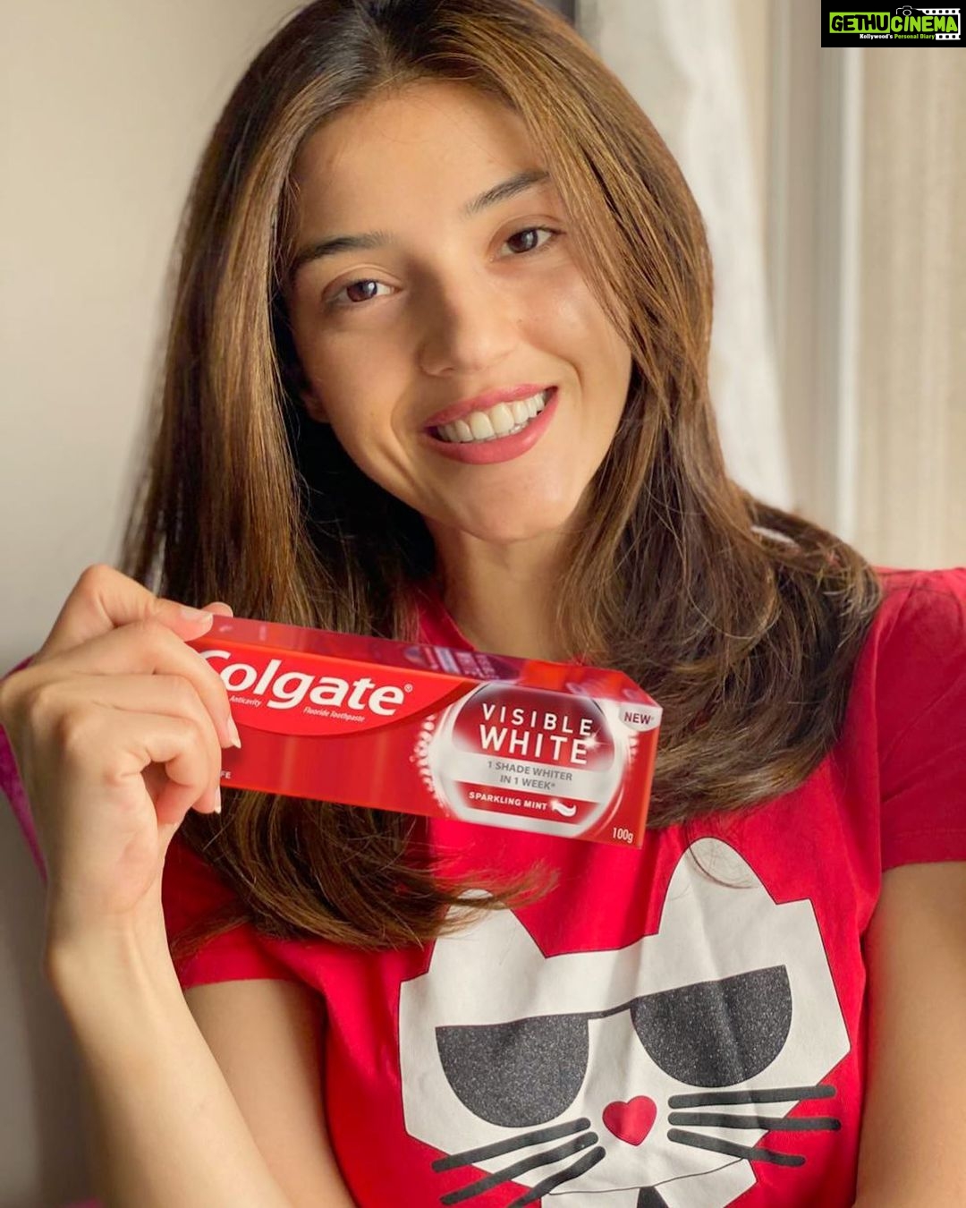 Mehrene Kaur Pirzada Instagram - My go-to look has always been a natural, dewy makeup topped off with a dazzling white smile. To achieve a dazzling smile, I have Colgate Visible White which gives me one shade whiter teeth in just one week.❤️ You should try out this beauty essential. You can stand a chance to win a smile hamper by telling me your go-to look and how Colgate Visible White will help complete it! Waiting to read your comments!✨ http://bit.ly/VWTnC #DazzleWhiteDazzleRight with #ColgateVisibleWhite @colgatein