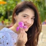 Mehrene Kaur Pirzada Instagram – Exterior beauty, 
without the depth of a 
kind soul is merely decoration.